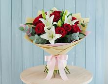 Букет цветов из:  Лилии и Розы в Заветном