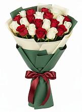 Букет Микс из красных и белых роз #REPLACE_PRED# Заветном