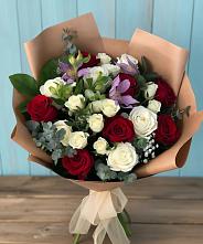 Букет цветов из:  Розы и Альстромерии #REPLACE_PRED# Заветном