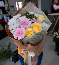 Букет цветов из:  Герберы, Розы и Хризантемы в Заветном