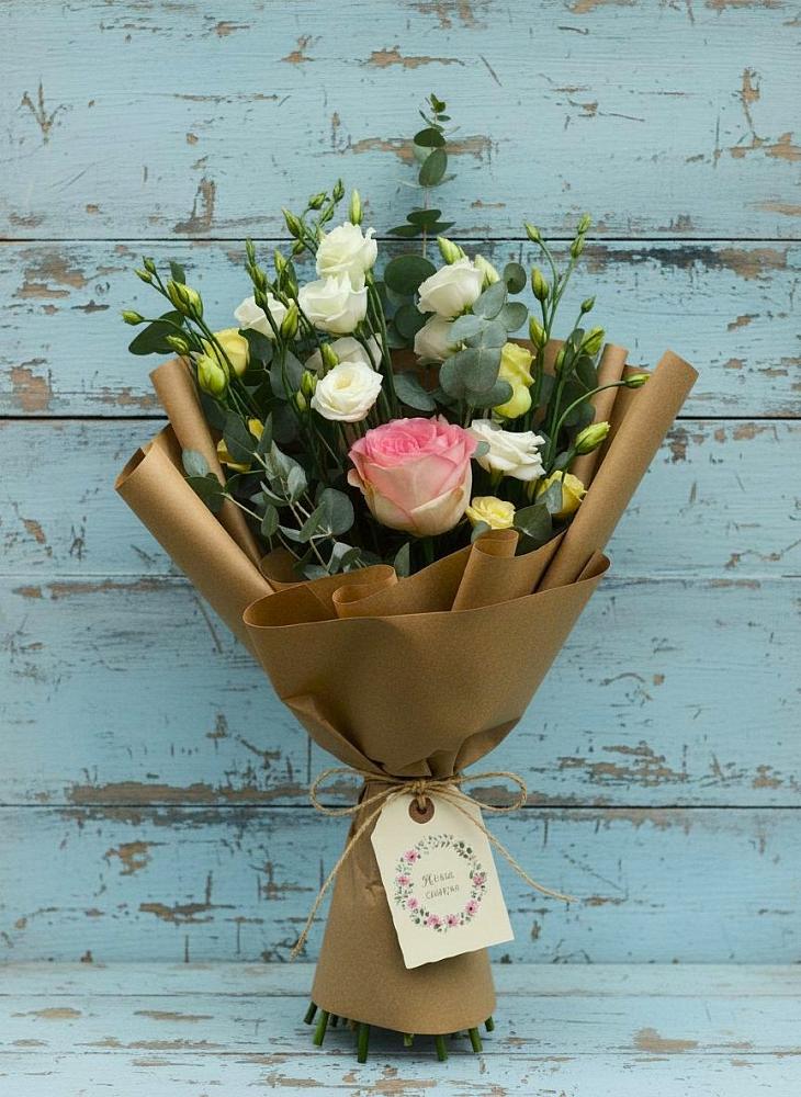 Букет цветов из: Розы и Лизиантусы в Заветном