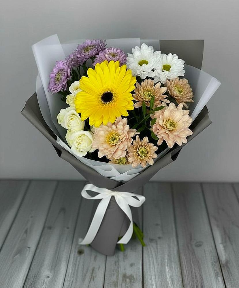 Букет цветов из: Розы, Герберы и Хризантемы в Заветном