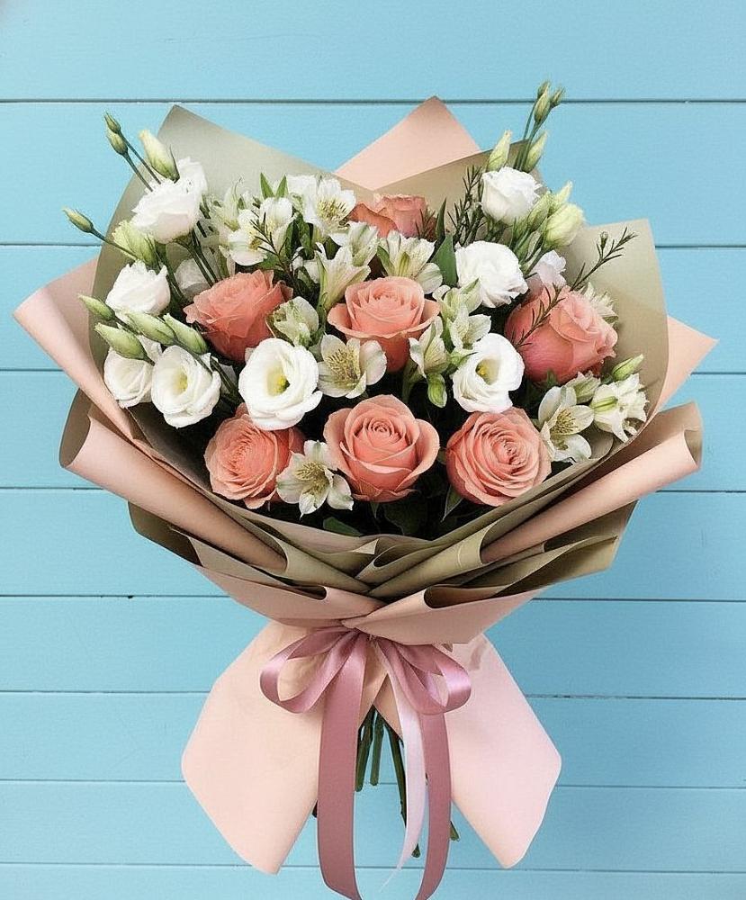 Букет цветов из: Розы, Альстромерии и Лизиантусы в Заветном