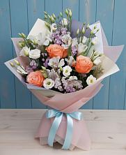 Букет цветов из:  Лизиантусы, Розы, Альстромерии и Гипсофила в Заветном