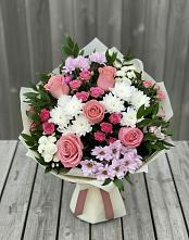 Букет цветов из:  Альстромерии, Гвоздики, Розы и Хризантемы в Заветном