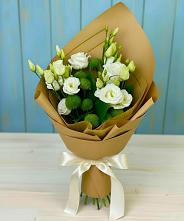 Букет цветов из:  Хризантемы и Лизиантусы в Заветном