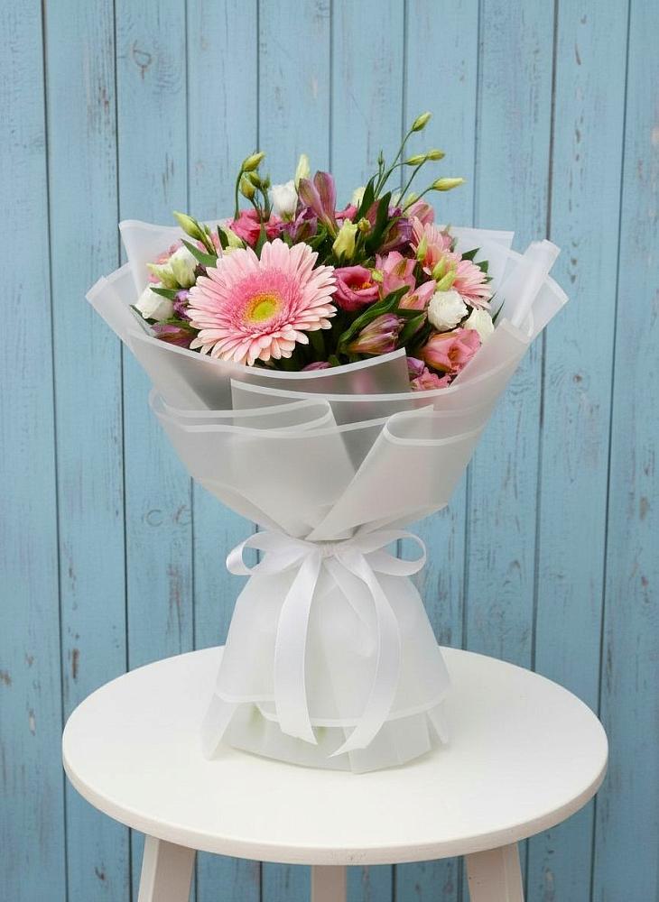 Букет цветов из: Герберы, Альстромерии и Лизиантусы в Заветном