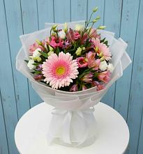 Букет цветов из:  Герберы, Альстромерии и Лизиантусы в Заветном