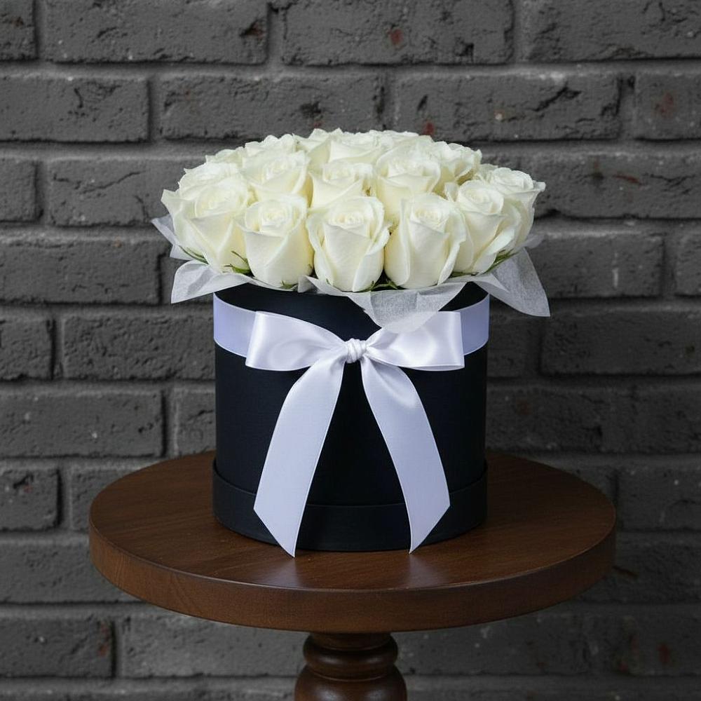 Цветочная композиция из Розы в шляпной коробке в Заветном