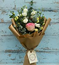 Букет цветов из:  Розы и Лизиантусы в Заветном