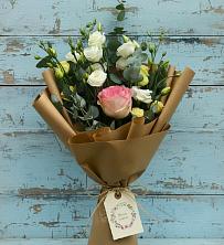 Букет цветов из:  Розы и Лизиантусы в Заветном