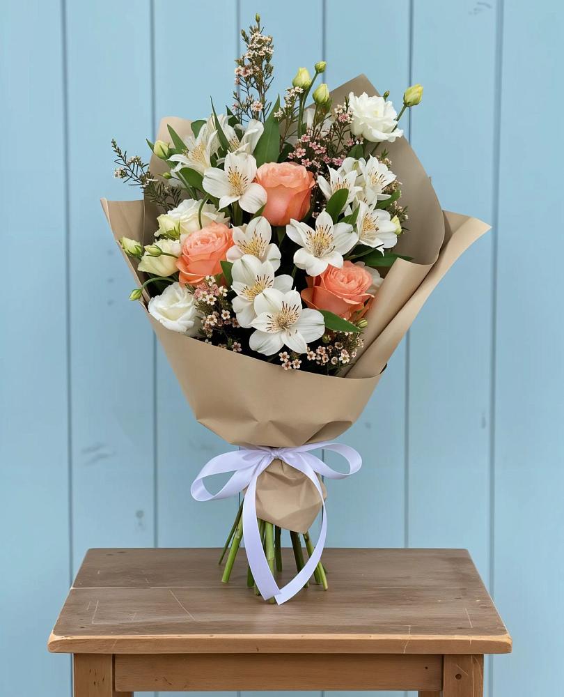 Букет цветов из: Альстромерии, Лизиантусы, Розы и Хризантемы в Заветном