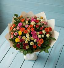 Букет Микс из разноцветных кустовых роз в Заветном